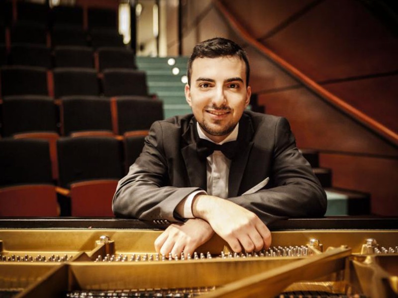 Alberto Ferro, giovane pianista siciliano, noto a livello internazionale, nato nella musica: 25 febbraio recital per Trapani Classica